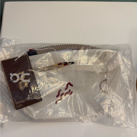 On Running White Waist Pack 2L Light NWT White